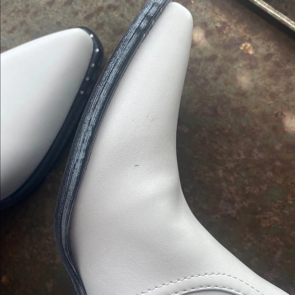 Sam Edelman Ladies Whistler White Ankle Boots Pointed Toes w/ Stud Accents. Sz 9 - Picture 10 of 15
